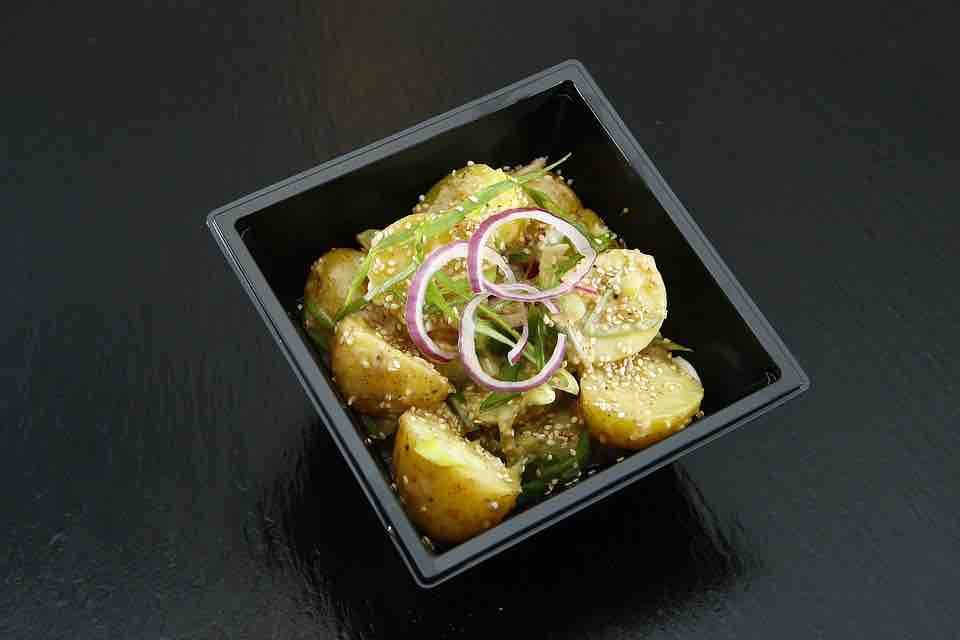 5 receptů na zdravý bramborový salát